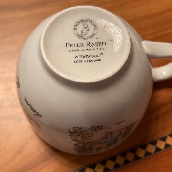 Wedgwood Peter Rabbit 100th Anniversary 1893-1993 teacup and saucer England - Picture 5 of 6